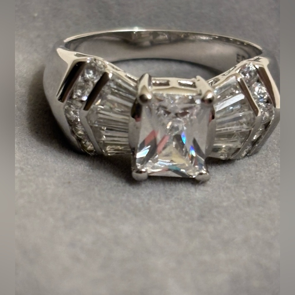 EDCO Elegant Silver Women's Ring with CZs. size 9 1/2